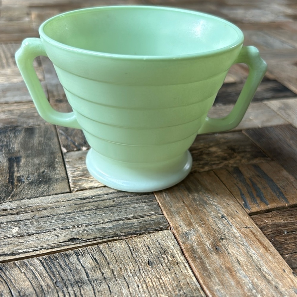Hazel-Atlas Moderntone Platonite Pastel Green Footed Open Sugar Bowl